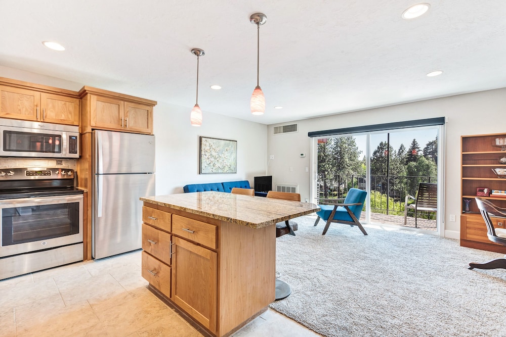 Bend Riverside Inn & Suites - photo 98