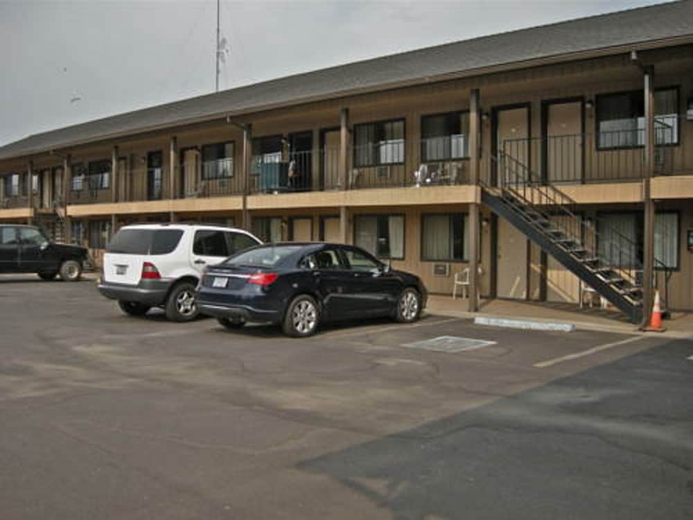 Red Lion Inn & Suites La Pine - photo 13
