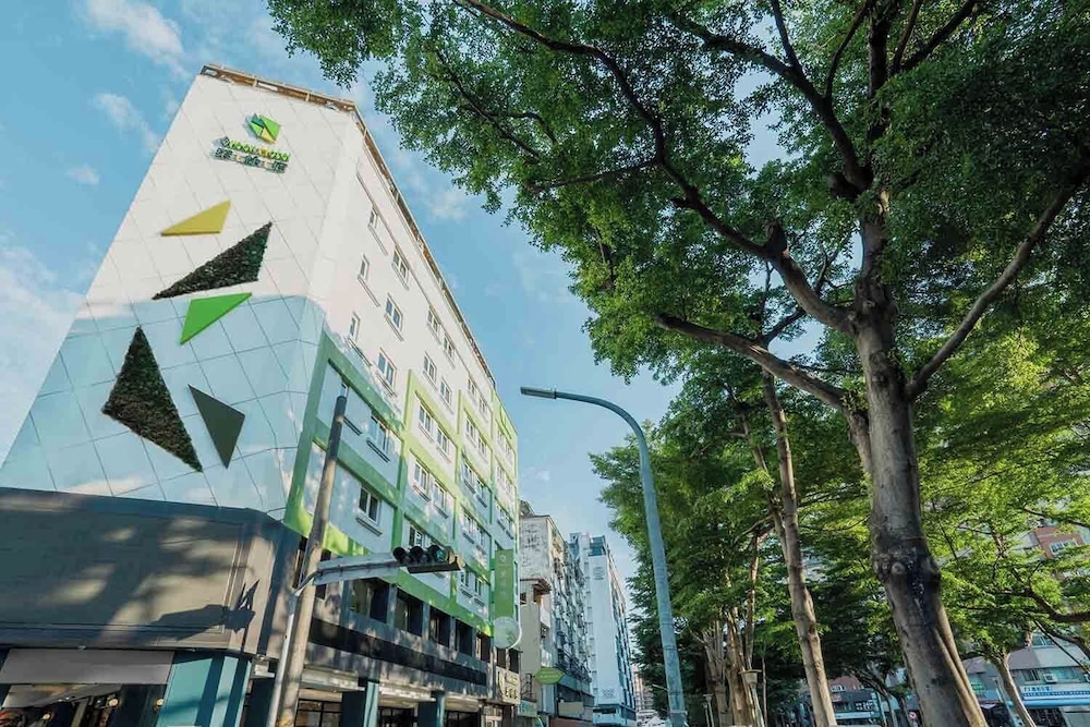 Green Hotel Fengjia - carbon neutral hotel in Taichung