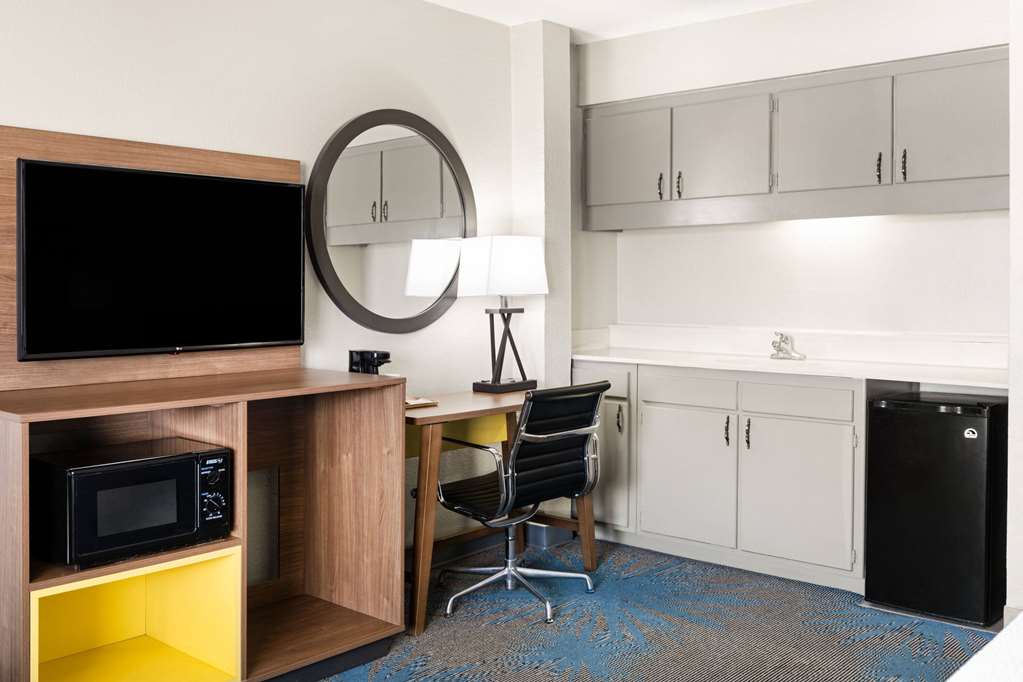 Days Inn by Wyndham Ardmore - photo 20