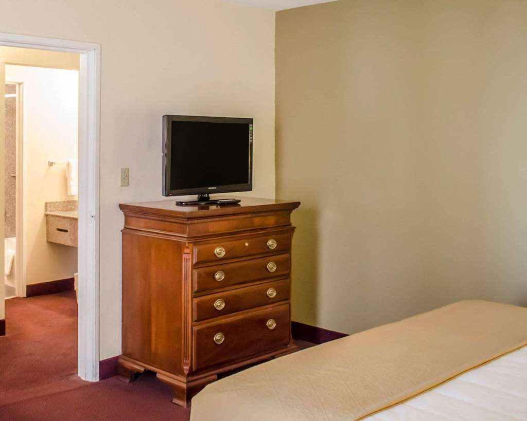 Quality Inn & Suites Pensacola Bayview - photo 22