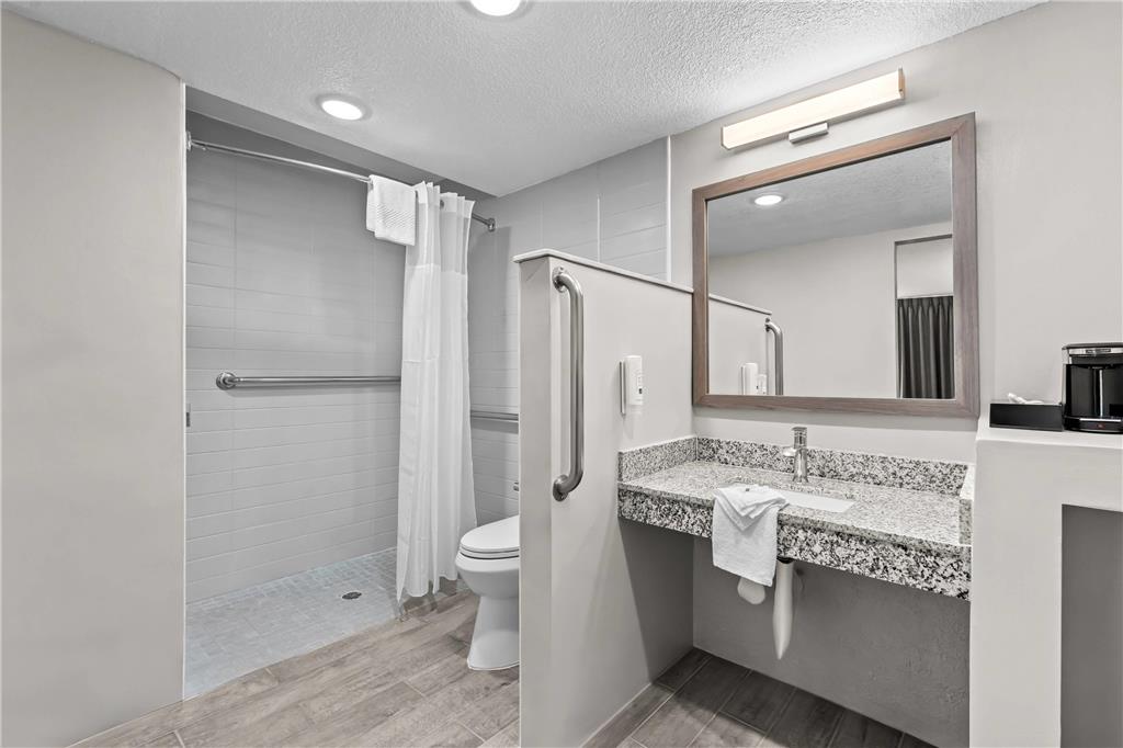 Golden Palms Inn & Suites - photo 10