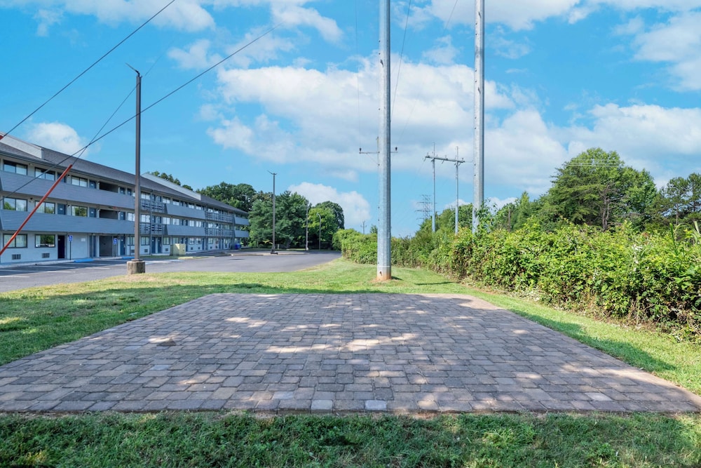 Motel 6 Charlotte NC Coliseum - photo 21