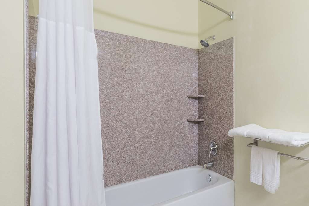 Days Inn & Suites by Wyndham Cleburne TX - photo 8