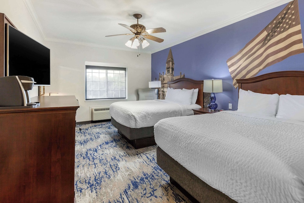 Clarion Pointe Sulphur Springs - photo 16