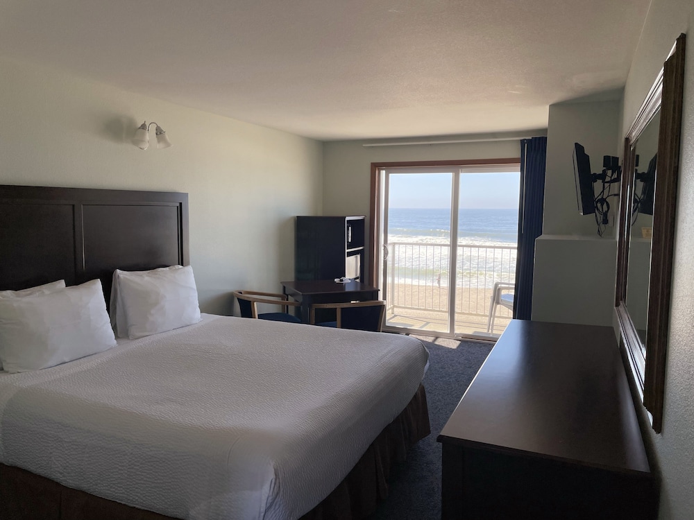 The Sandcastle Beachfront Hotel - photo 21