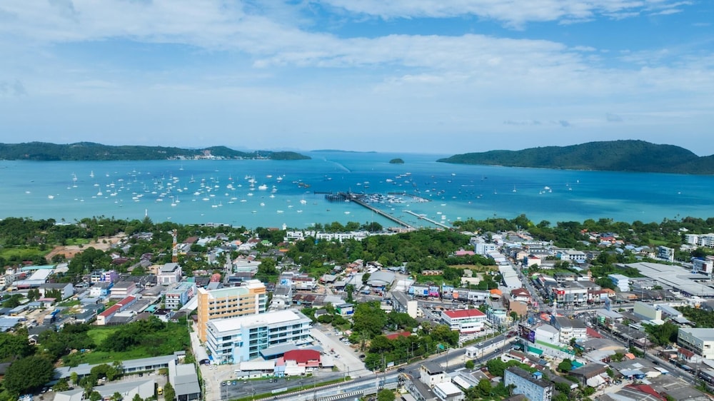 Pool View 1 Bed Apt T2 620 — 4-Star Luxury Hotel in Ban Chalong, Thailand