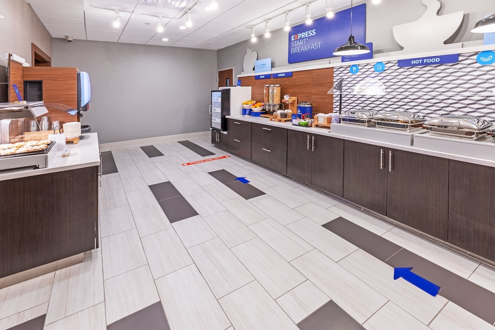 Holiday Inn Express & Suites Stafford NW Sugar Land by IHG - photo 38
