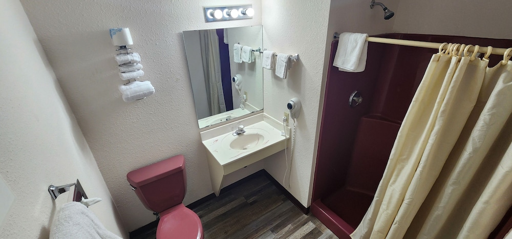 Plymouth Suites Hotel - photo 12