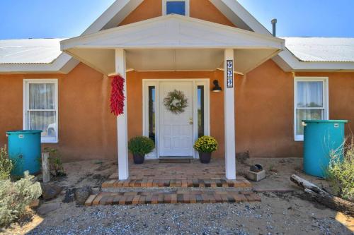 El Ranchito Alegre Taos Style 3BR in Corrales — 4-Star Luxury Hotel in Corrales, United States