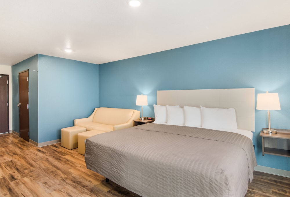 WoodSpring Suites Thornton North Denver - photo 16