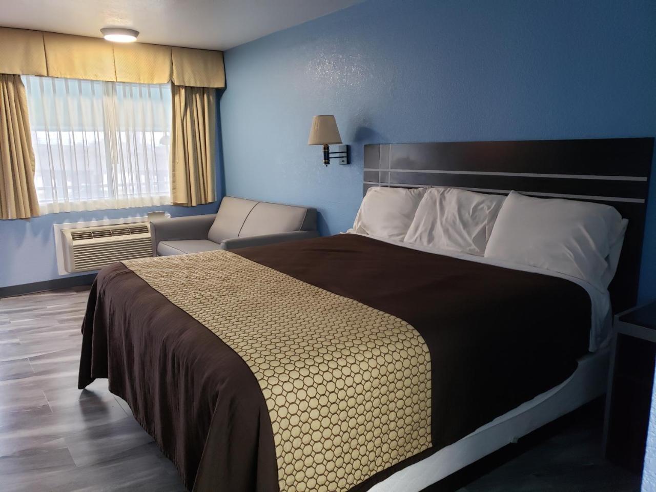 Regency Inn Motel by the Beach - photo 5