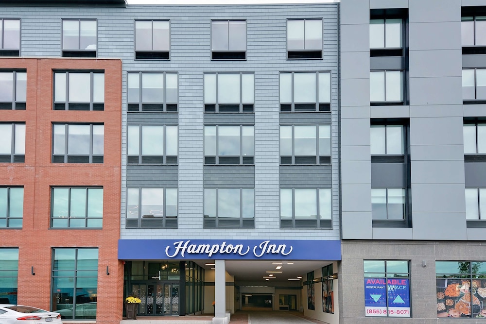 Hampton Inn Salem Boston - photo 43