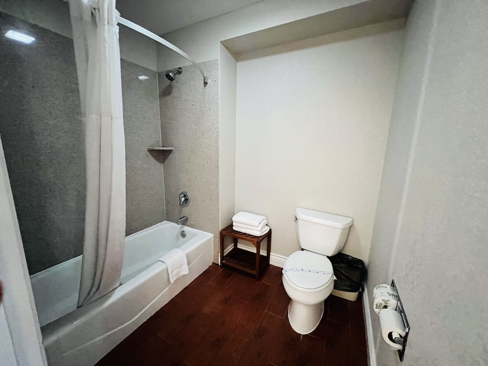 Casa Blanca Hotel and Suites Orange - photo 33