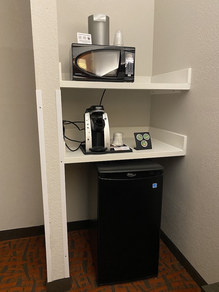 Holiday Inn Express Metropolis - photo 32