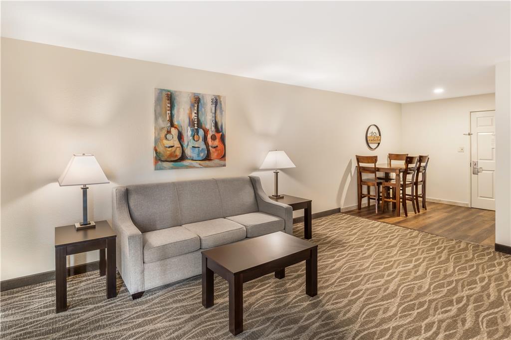 Best Western Plus Valdosta Hotel & Suites - photo 32