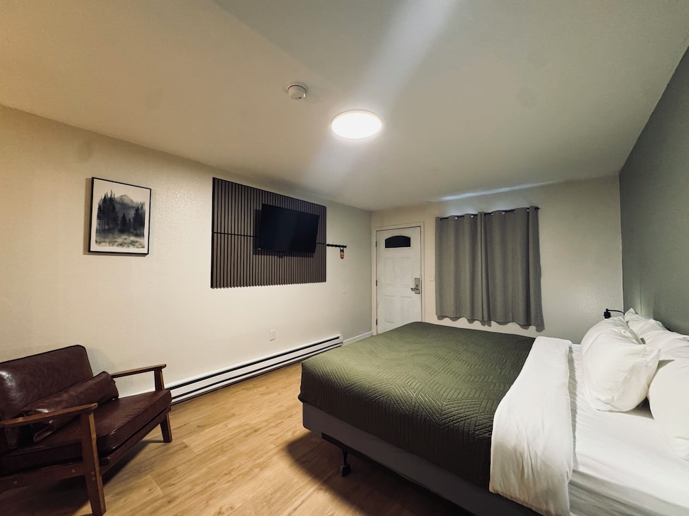 The Pioneer Motel - photo 13