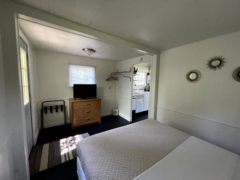 Hanging Horn Lakeside Resort - photo 21