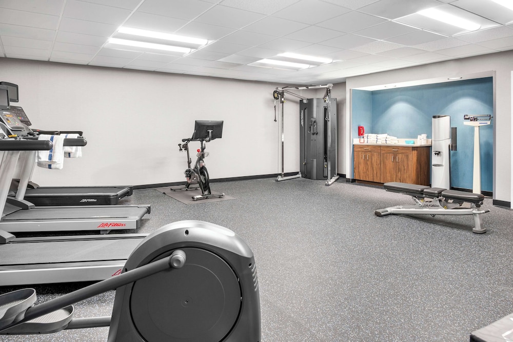 Hampton Inn Grand Rapids North - photo 20