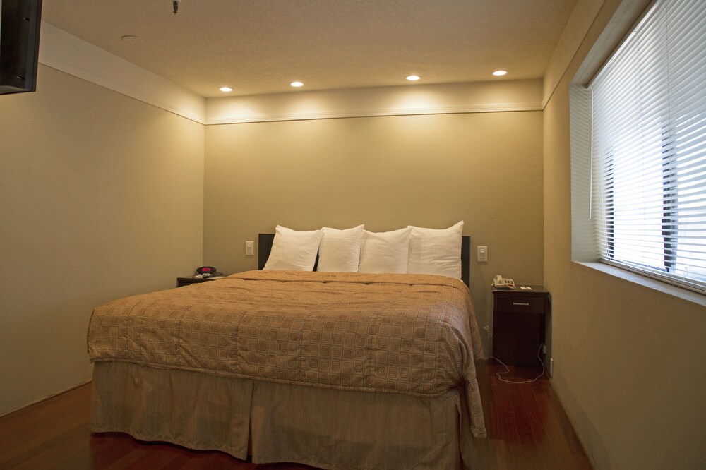 Travelodge La Mesa - photo 13