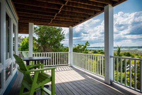 Pier Pleasure by Oak Island Accommodations - photo 2