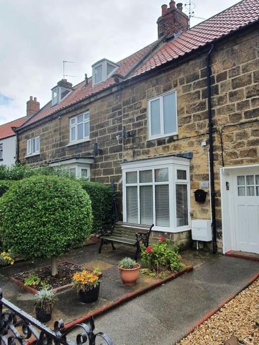 Sandstone Cottage — 4-Star Luxury Hotel in Marske-By-The-Sea, United Kingdom