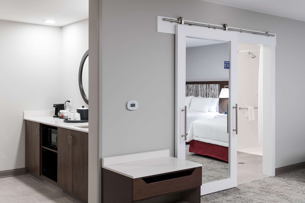 Hampton Inn & Suites Cape Canaveral Cruise Port - photo 26