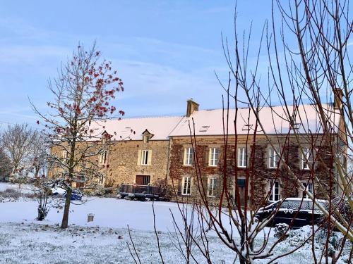 Tranquil Cottage in Normandy — 4-Star Luxury Hotel in Isigny-Sur-Mer, France