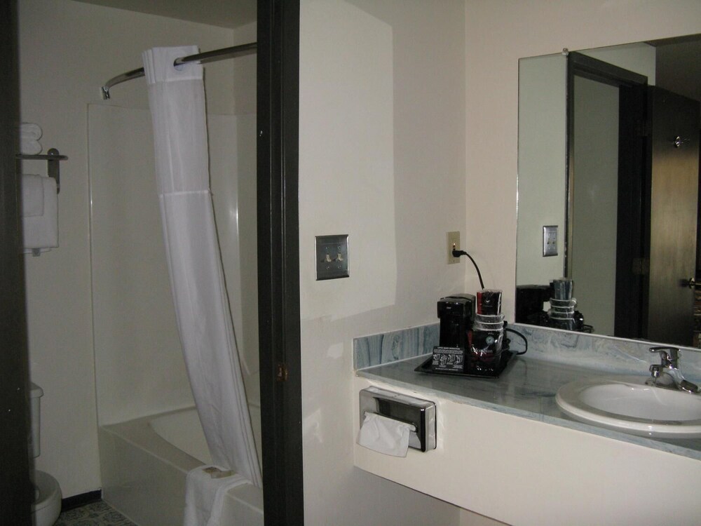 Branding Iron Motel - photo 16