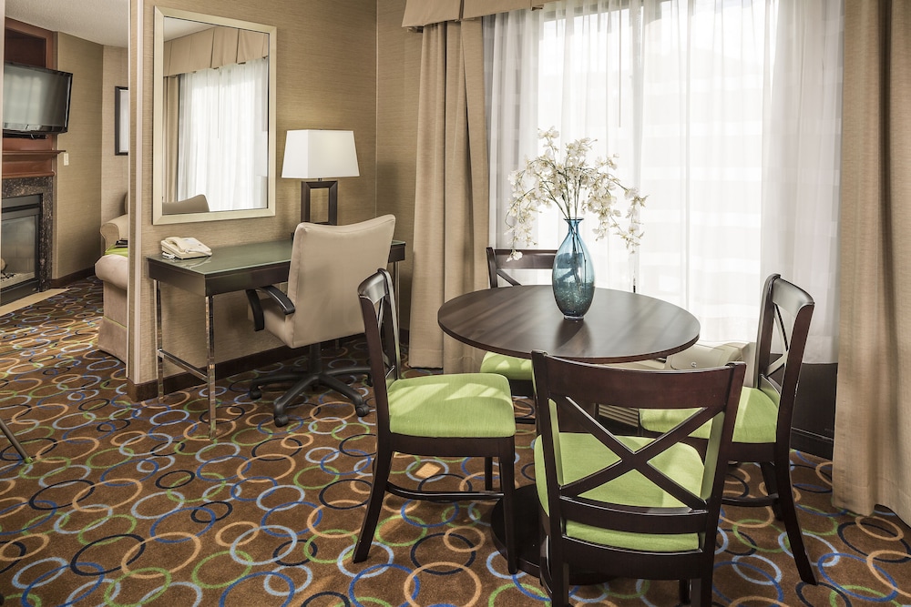 Holiday Inn Express Hotel & Suites Manchester Airport by IHG - photo 6