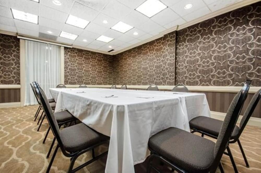 Radisson Hotel Louisville North - photo 32