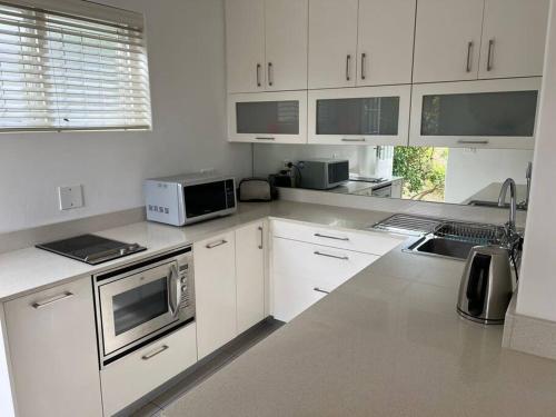 Camps Bay Studio with private patio