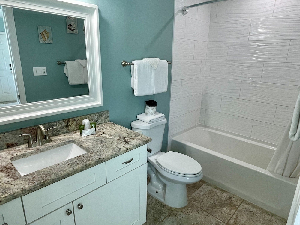 Beachgate Condo Suites And Hotel 232 233 2 Bedroom Condo - photo 6