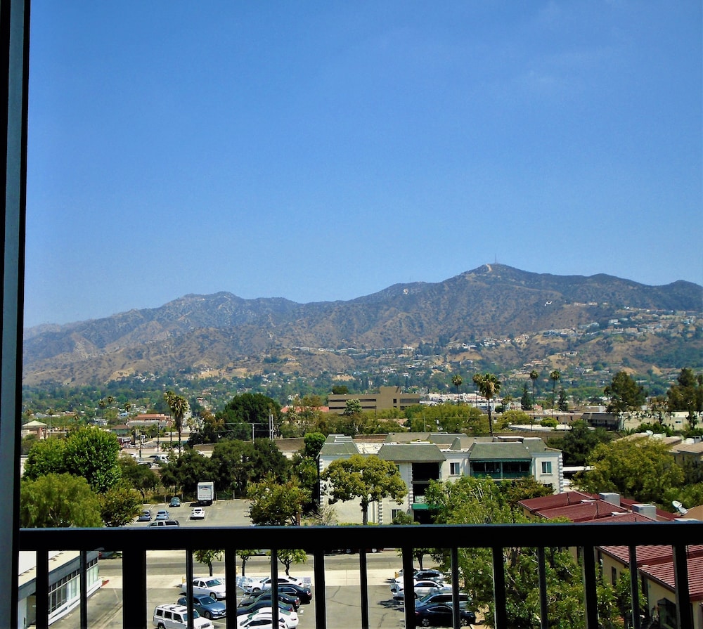 Glendale Express Hotel Los Angeles - photo 35