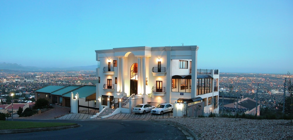 Keret Accommodation — 4-Star Luxury Hotel in Cape Town, South Africa