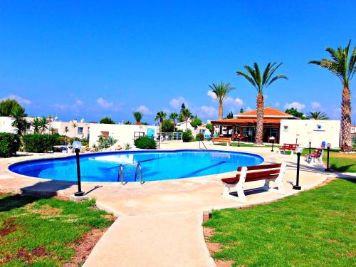 Coral Bay Apartment Prime Tourist Location — 4-Star Luxury Hotel in Pegeia, Cyprus