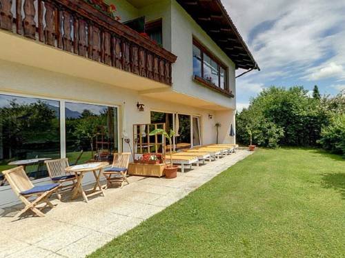 Landhaus Servus — 4-Star Luxury Hotel in Velden Am Woerthersee, Austria