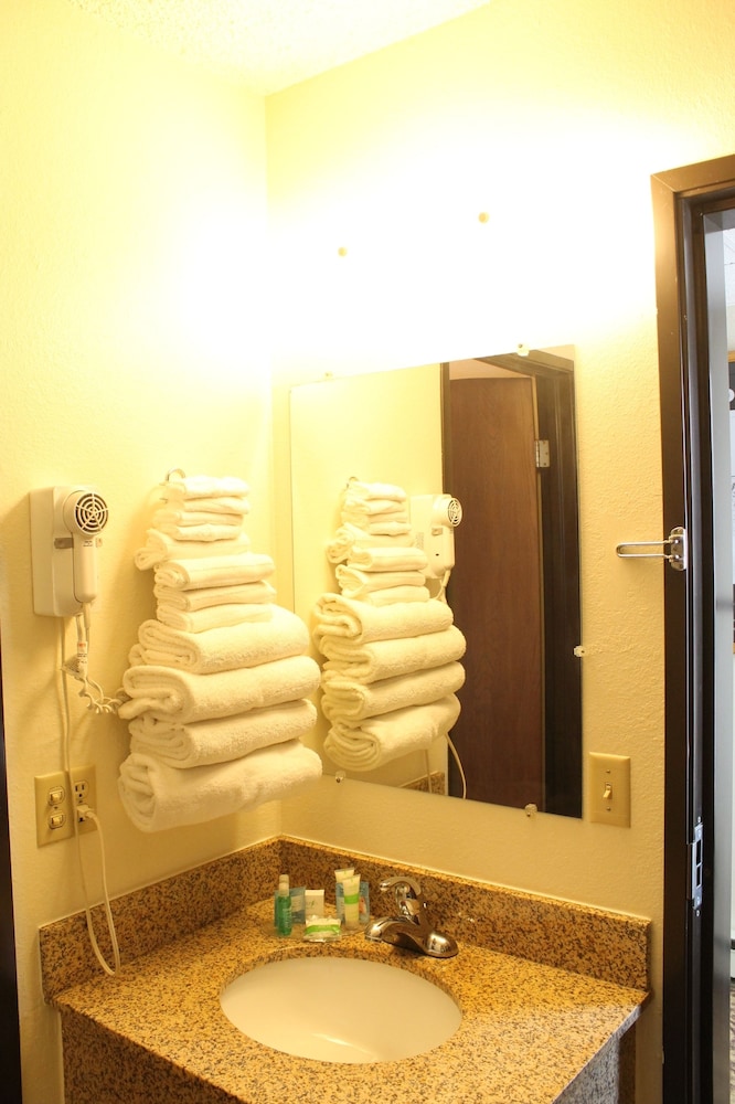 Lone Tree Inn - photo 6