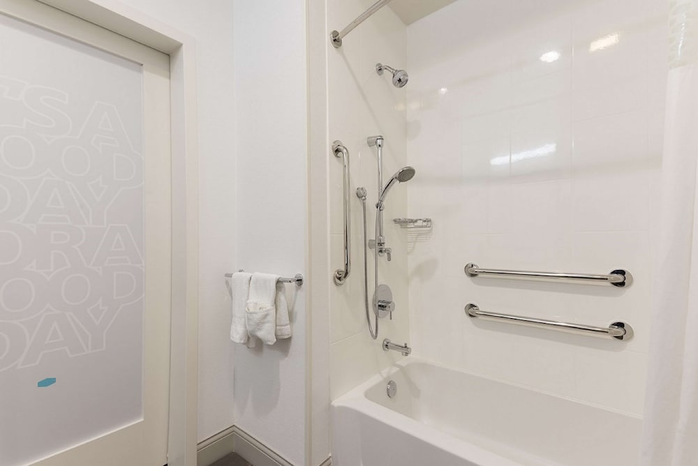 Hampton Inn Mt. Pleasant - photo 15