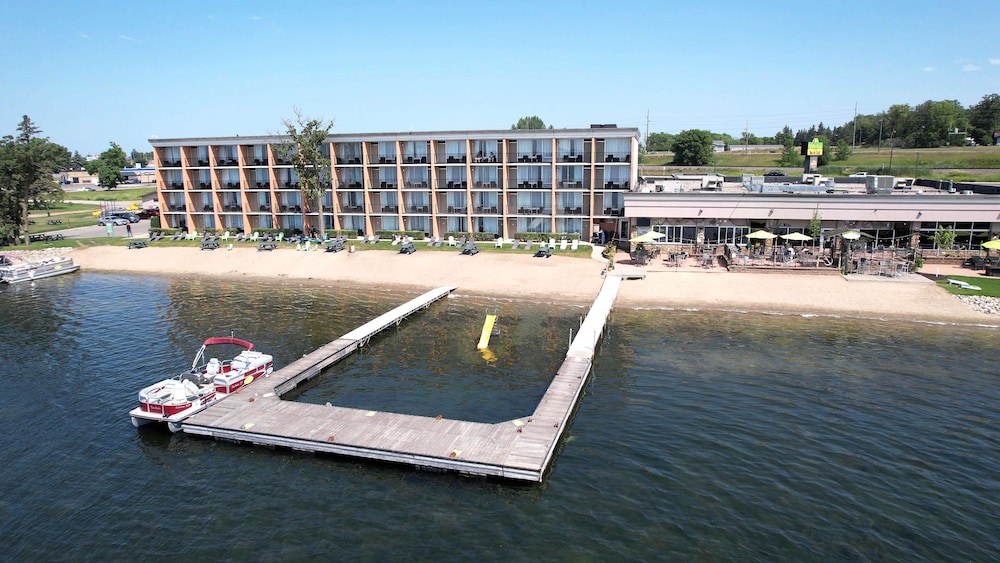 Holiday Inn Detroit Lakes by IHG - photo 18