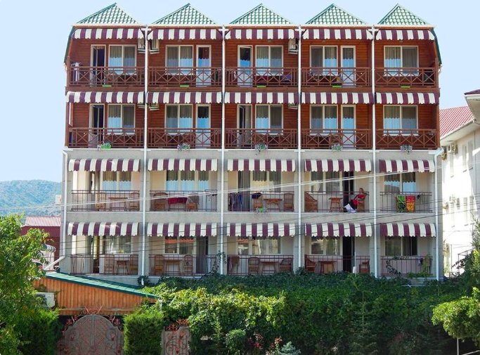 Konsulsky Dvorik - carbon neutral hotel in Sudak
