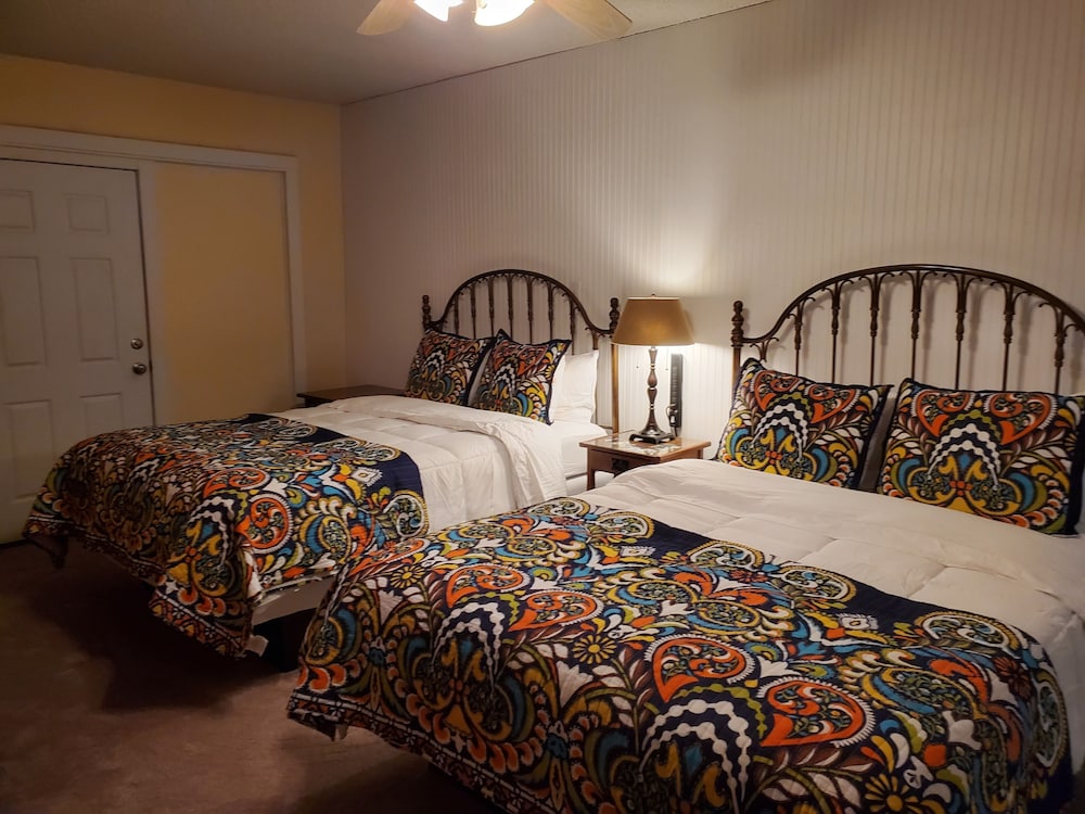 Butterfield Inn Main Street Cottages - photo 5