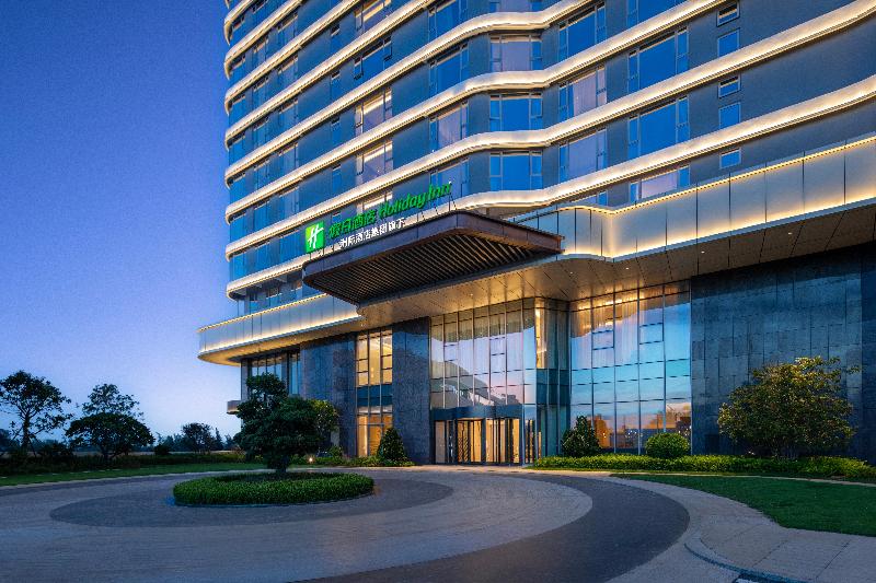 Holiday Inn Beihai Silver Beach in Beihai, People's Republic of China