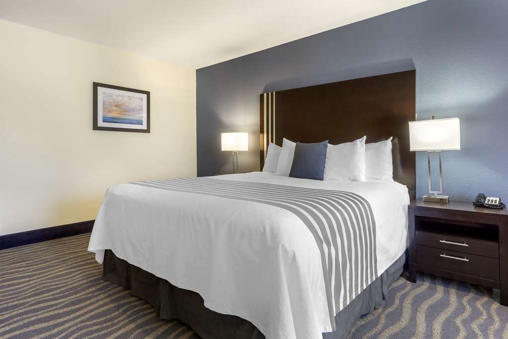 Best Western Plus Edmonds Harbor Inn - photo 31