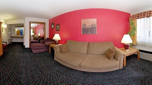 Comfort Inn & Suites — Salina — photo 2