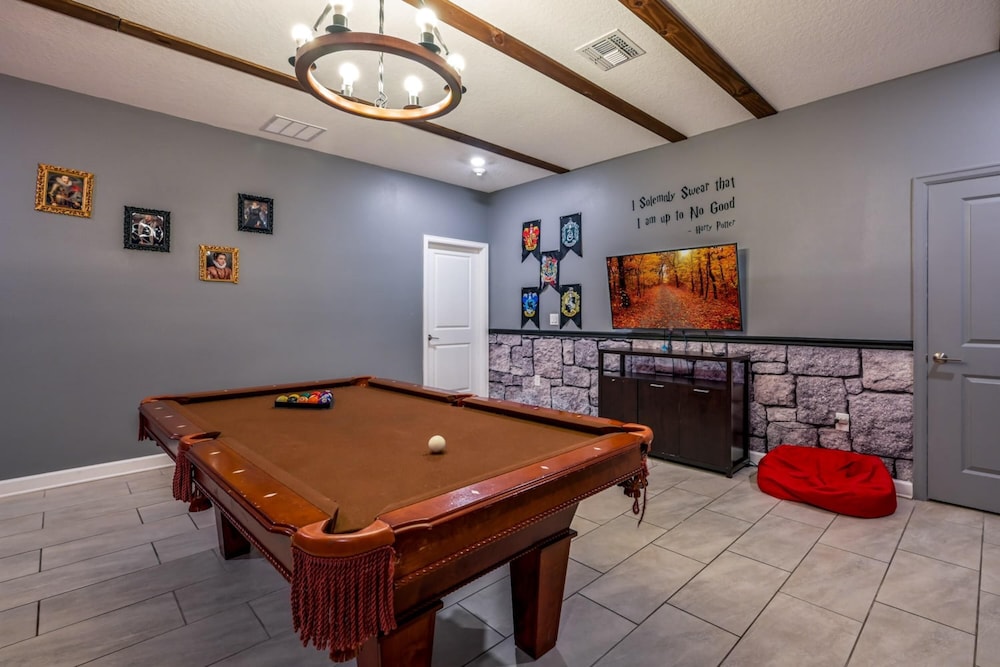 Family Paradise Space Themed Perfect Location - photo 27