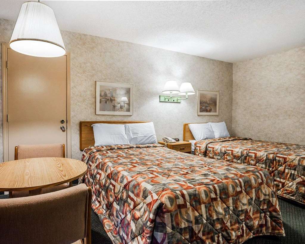 Econo Lodge Jefferson City - photo 12