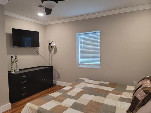 Great large home 8 min from Downtown — Pensacola — photo 4