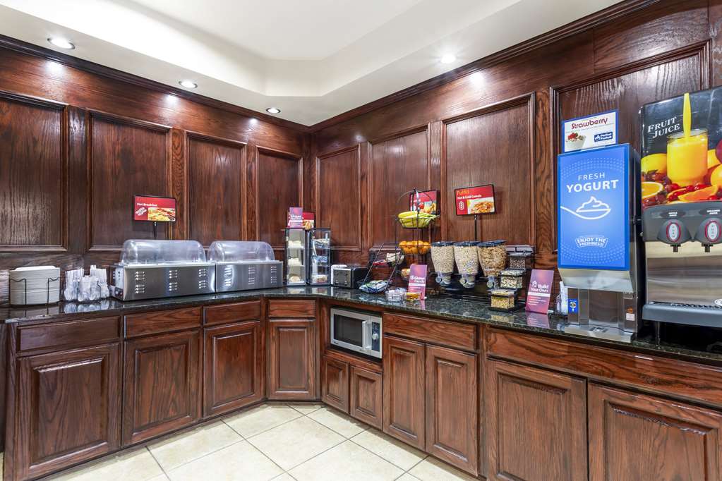 Best Western Plus Crown Colony Inn & Suites - photo 6