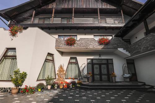 Bucovina Inn — Unknown City — photo 5